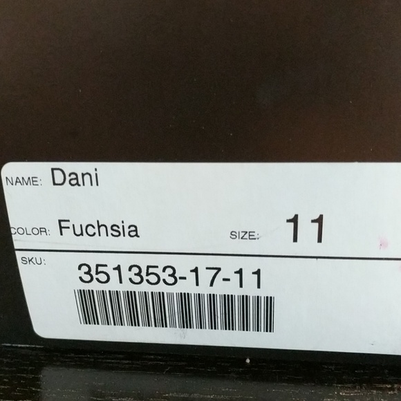 Faux Alagator style Fuchsia Shoes - Picture 6 of 7